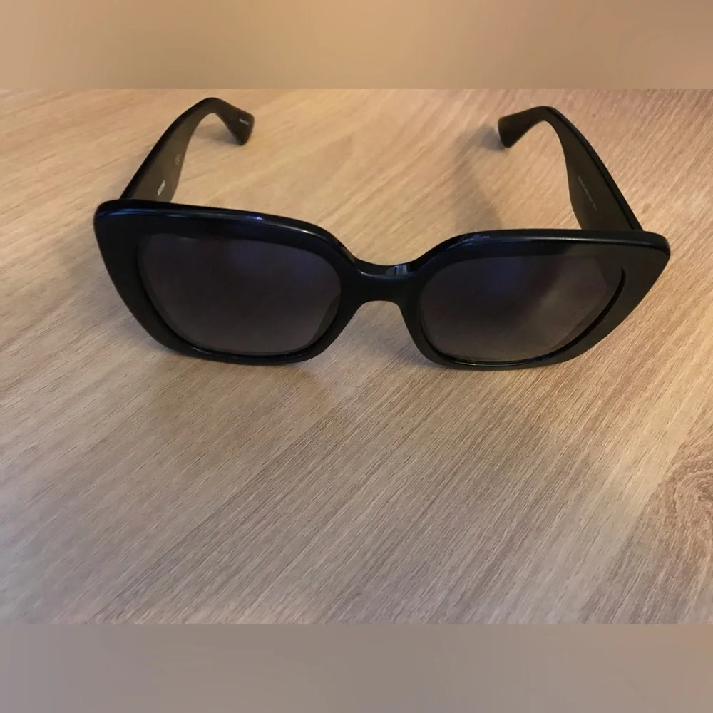 Moschino NWOT square sunglasses - Picture 3 of 7